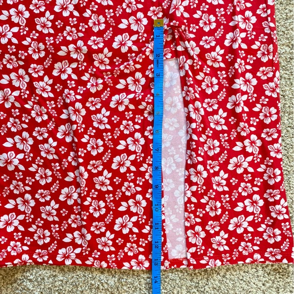 Hollister Red & White Hibiscus Print Cut Out Midi Dress, Size Medium - Picture 8 of 9